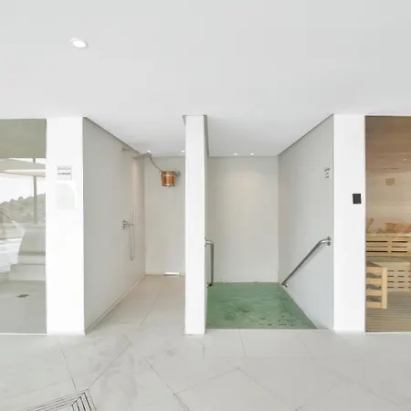 Extra Large Luxury Property With Spa, 3 Min To Marbella City Center Apartment Malaga